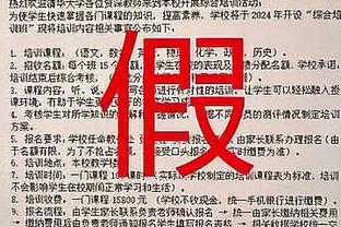 暖心时刻！小球迷举标语求桑乔的球衣，比赛结束后桑乔亲手送上